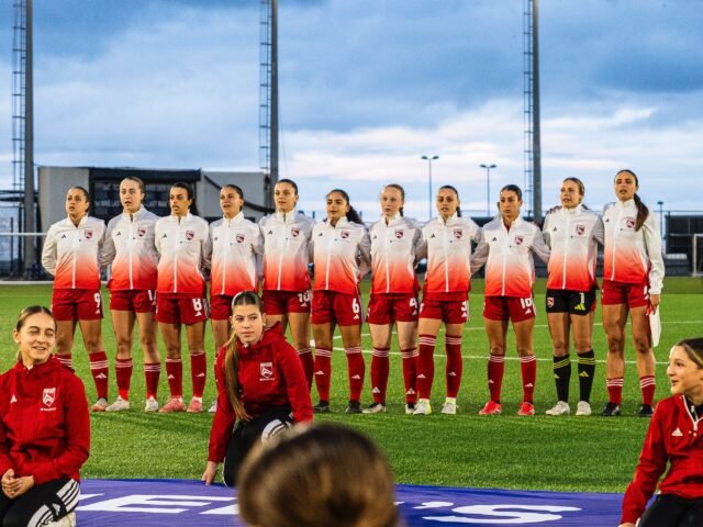 'Furore de "Tratamiento injusto": el entrenador en jefe del equipo de fútbol femenino de Gibraltar' obligó a un jugador a renunciar a otros deportes y aún no la eligió '
