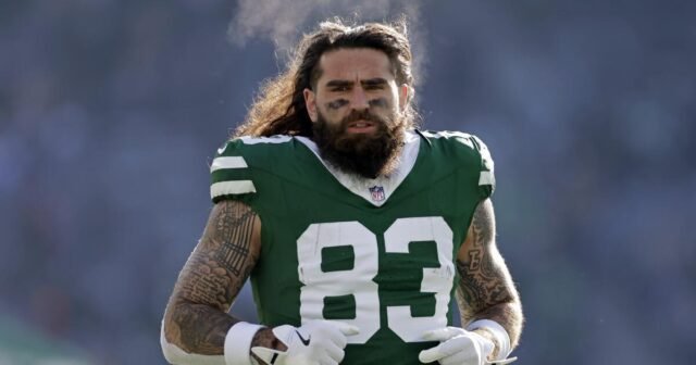 Los cargadores acuerdan lidiar con el antiguo ala cerrada de los Jets, Tyler Conklin
