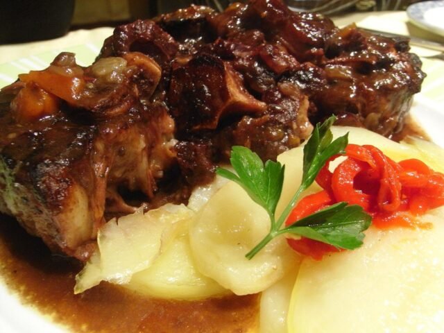 Receta española: Cómo hacer el Rabo de Toro perfecto - La cola del toro
