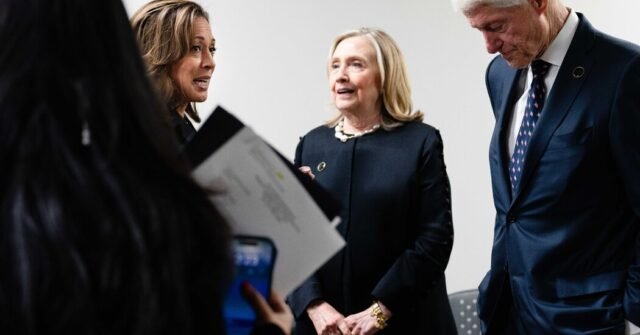 Trump revoca las autorizaciones de seguridad para Biden, Harris, Clinton y más
