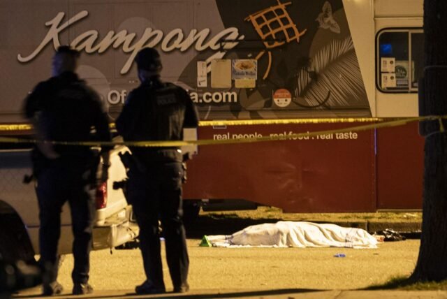 9 personas asesinadas cuando un vehículo choca contra una multitud del festival de la calle filipina en Vancouver
