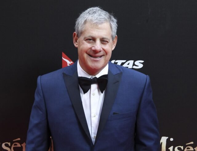 Cameron Mackintosh, uno de los últimos grandes esfuerzos de teatro, tiene planes para etapas en todas partes
