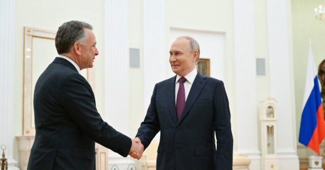 Cómo Trump juega en las manos de Putin, desde Ucrania hasta las instituciones estadounidenses
