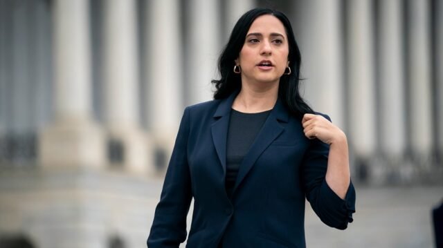 Demócrata de la Cámara de Representantes: Las personas de 'todos los lados' están 'furiosos por el manejo de la economía por parte de Trump'
