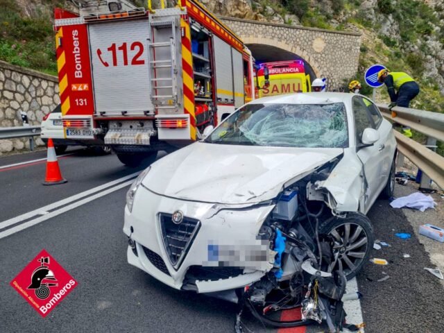 El automovilista drogado llega al grupo de ciclistas, matando a uno en la España Costa Blanca
