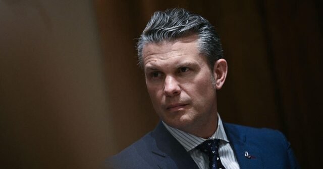 El sistema de configuración de la oficina del Pentágono de Hegseth para poder acceder a mensajes de señal, dicen las fuentes
