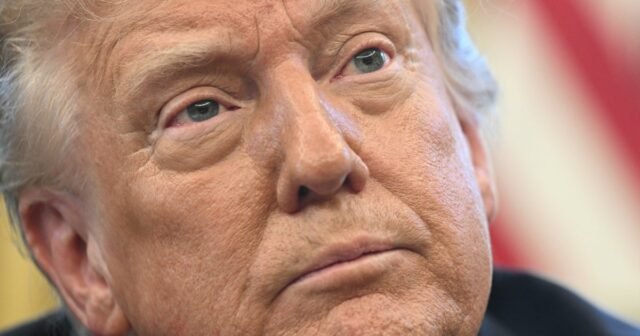 Jefe de la Casa Blanca del Alma Mater de Trump.
