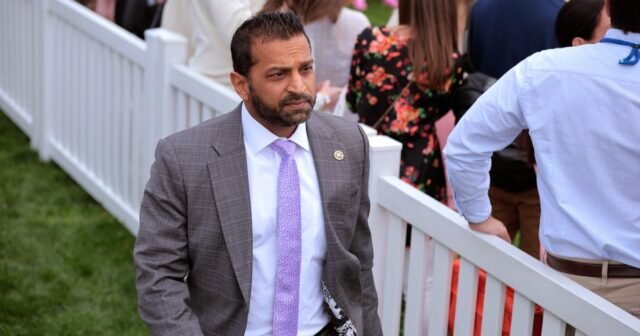 Kash Patel pidió una vez para poner fin al uso del avión gubernamental del director del FBI. Ahora no revelará si es un volante frecuente.
