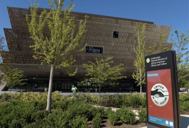 Las políticas anti-Dei de Trump podrían bloquear los museos de historia latino y de la mujer del centro comercial nacional
