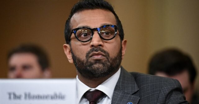 Los demócratas del Senado buscan una investigación sobre el uso de los aviones del FBI por parte de Kash Patel
