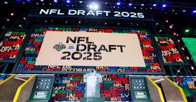 Los equipos pasan el Colorado QB Shedeur Sanders temprano en la segunda ronda de Draft de la NFL
