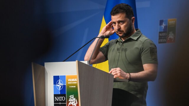 Los patrocinadores de Kiev empujando a Zelensky hacia las concesiones de tierras - WAPO - RT World News
