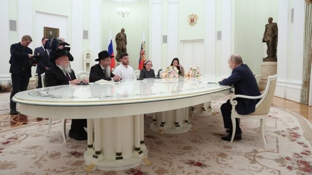 Putin expresa 'gratitud' a Hamas después de los rehenes rusos liberados - RT World News
