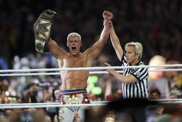 WrestleMania de WWE continúa aumentando, proporcionando una extravagancia de un día para los fanáticos
