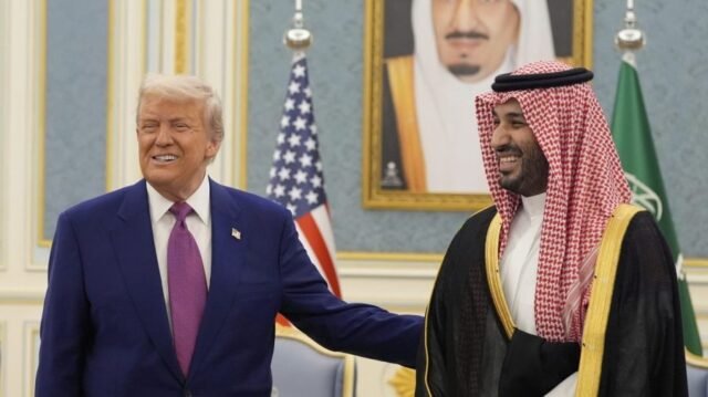 Actualizaciones en vivo: almizcle entre los asesores clave de Trump en el viaje saudí
