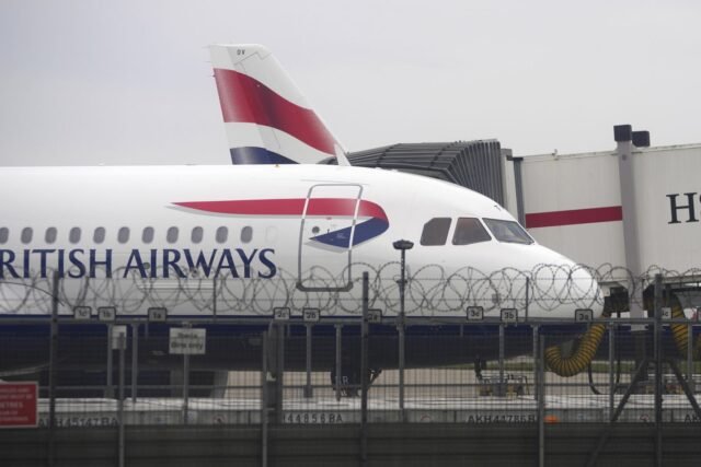Avión en el aeropuerto de Gatwick de Londres se incendió debido a la confusión de copilotos
