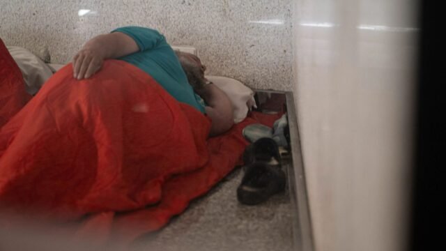 Crimen en el crimen Campamentos sin hogar en España a los aeropuertos de vacaciones donde los ascensores son habitaciones y turistas Dodge drogas y pulgas
