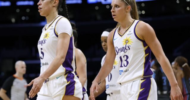 Dearica Hamby, Kelsey Plum Rally Sparks, pero su regreso se queda corto
