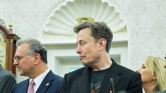 El almizcle deja la Casa Blanca con frustraciones, poco progreso en la deuda
