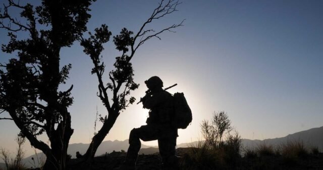 El documento del ejército describe los planes para expulsar a las tropas transgénero de los militares
