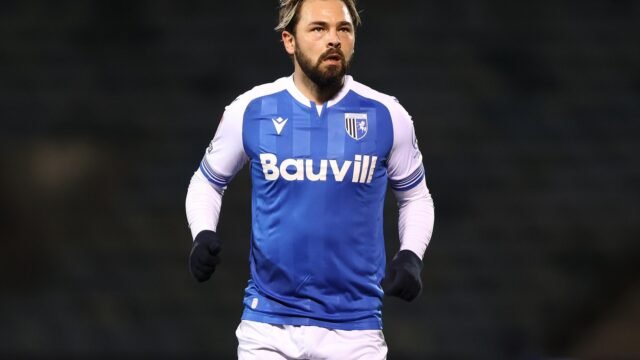 El esposo de Olivia Attwood, Bradley Dack, de 31 años, se fue en Limbo cuando Gillingham libera a siete jugadores después de la triste temporada de EFL
