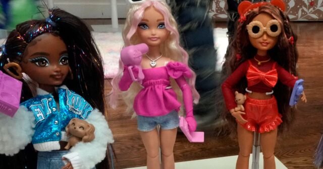 El fabricante de muñecas de Barbie, Mattel, planea aumentar los precios en EE. UU. Para compensar los costos de la tarifa de Trump
