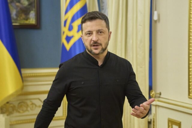 El funcionario ucraniano dice que el intercambio de prisioneros principales con Rusia está en marcha
