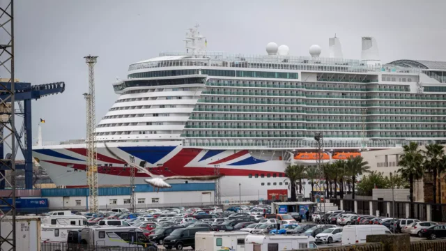 El gobierno de Cádiz dice que su ciudad no será invadida por los turistas de cruceros, pero los residentes están preocupados
