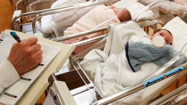 Es poco probable que una 'bonificación de bebé' de Trump aumente la tasa de fertilidad
