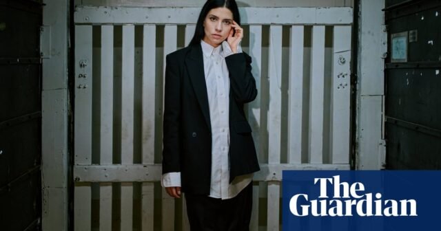 'Estaba emocionado cuando me pusieron en solitario': Nadya de Pussy Riot en Putin, uniéndose a solo los fans y convirtiendo su celda de la prisión en arte | Arte
