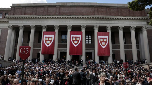 Harvard defiende 'principios básicos' contra las amenazas de Trump: RT World News
