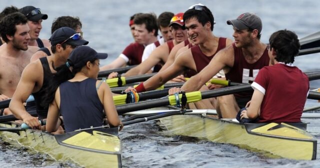 La amenaza de Visa de Harvard de Trump podría eliminar a varios de los equipos deportivos de la escuela
