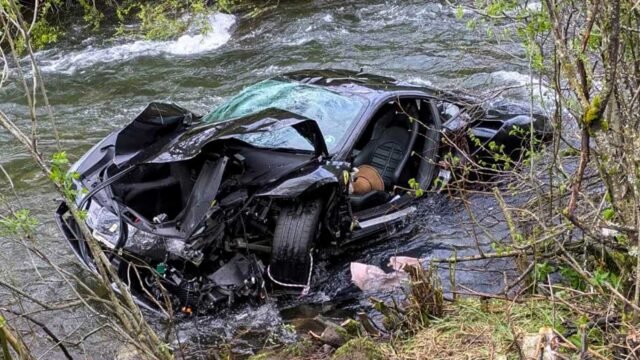 La pareja británica muere después de £ 300,000 carreras de Ferrari en Mountain Highway y se sumerge en el río durante el rally en España
