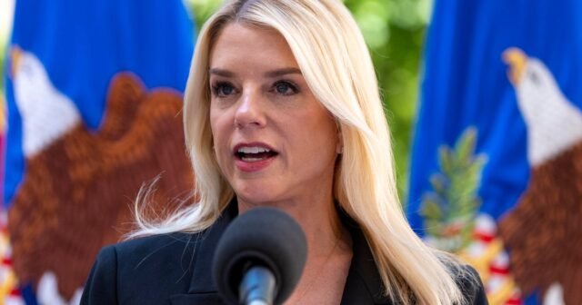 Los cambios en el Departamento de Justicia de Trump podrían cambiar qué agencias de policía locales obtienen subvenciones federales
