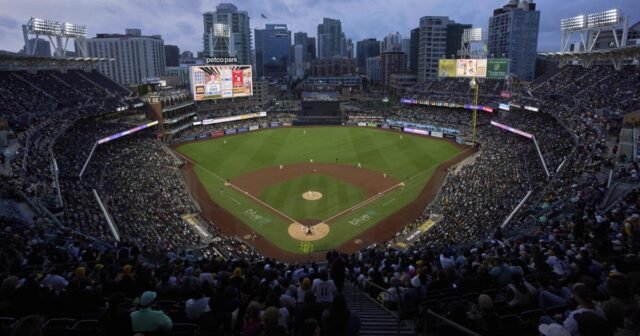 Los fanáticos de los Angels ven la inspiración del trato del estadio en San Diego

