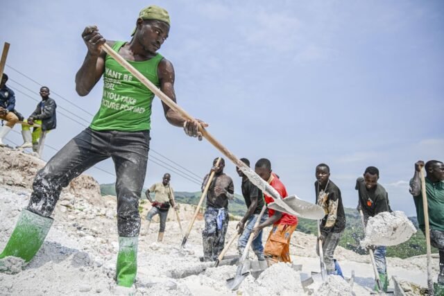 Los mineros de Colta de Congo buscan para la tecnología mundial, y luchan independientemente de quién esté a cargo
