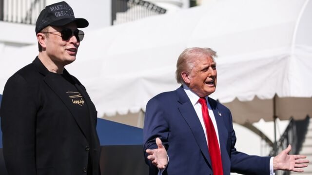 Los senadores demócratas piden investigar si Trump está 'interviniendo' para ayudar a la línea de estrella de Musk

