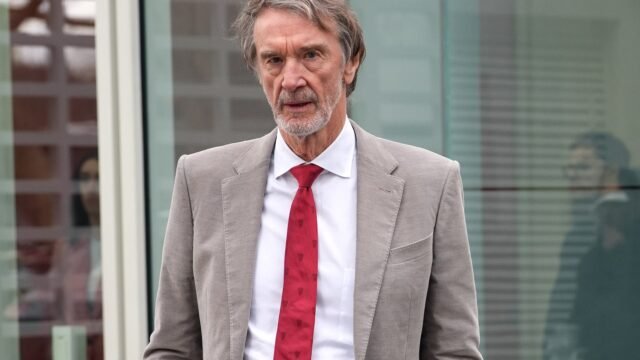 Man Utd 'Axe Worker más antiguo después de 47 años' Servicio 'como parte de 550 pérdidas de empleo en la bomba de reducción de costos de Ratcliffe
