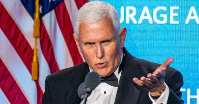 Mike Pence regaña a Trump por enviar el 'mensaje incorrecto' con este movimiento
