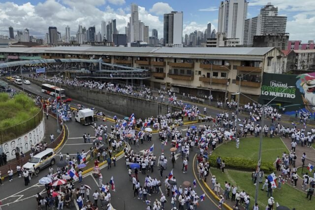 Miles marchan sobre preocupación de Panamá doblando al gobierno de los Estados Unidos
