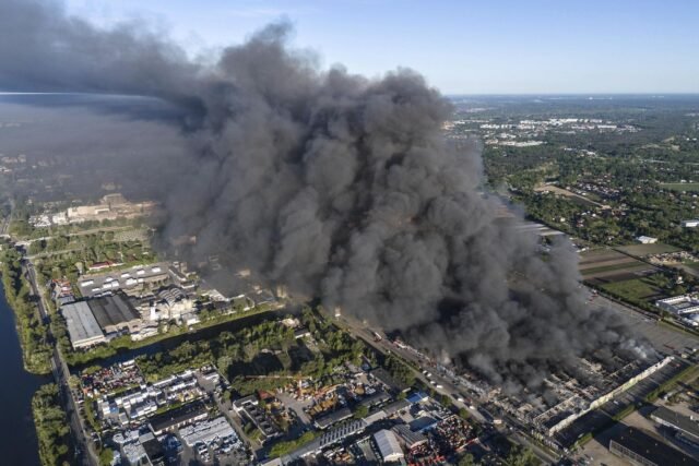 Polonia culpa a la inteligencia rusa por el ataque de incendios provocados en el centro comercial de Varsovia el año pasado
