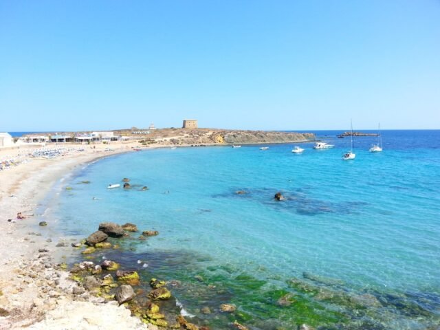 Popular Day-Trip Island frente a Costa Blanca para prohibir todas las nuevas construcciones
