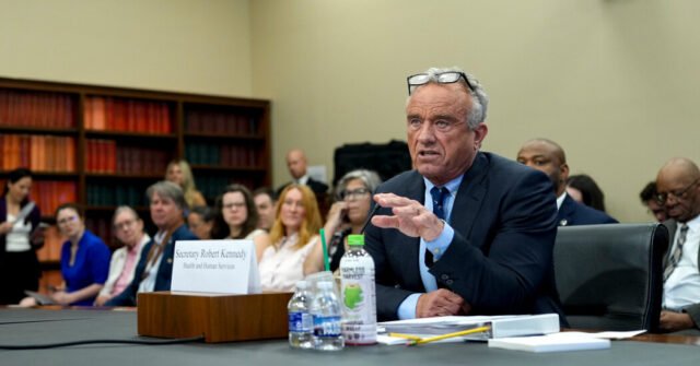 RFK Jr. esquiva las preguntas de la vacuna, dice que no le tome consejos médicos de él

