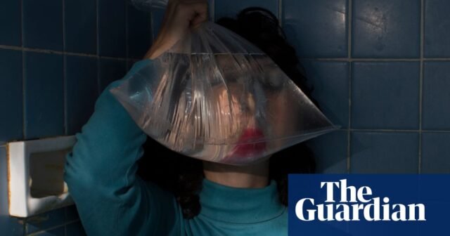 'Todos saben cómo se siente estar solo': Imágenes para tiempos ansiosos - En imágenes
