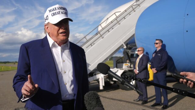 Trump afirma que Putin 'se ha vuelto absolutamente loco sin razón' - RT World News
