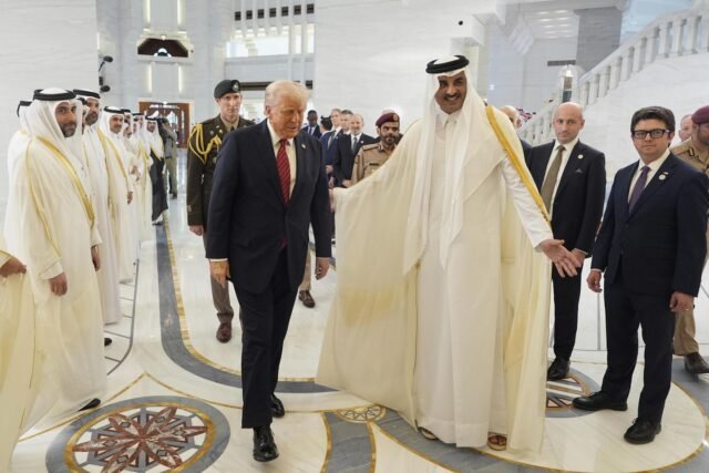 Trump continúa Wheeling y Trating en Medio Oriente, asegurando $ 1.2 billones de Qatar
