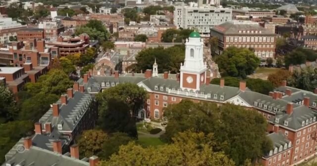 Trump defiende el movimiento para bloquear a los estudiantes internacionales de asistir a Harvard
