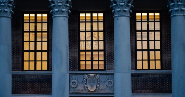 Trump lucha contra las universidades, pero especialmente Harvard y la Ivy League
