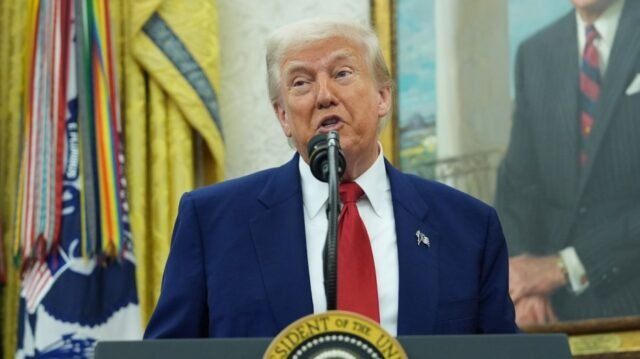 Trump se desplaza por las críticas de almizcle de 'billete grande y hermoso'
