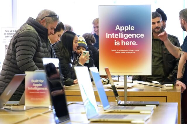 Apple hace que su IA sea accesible para los desarrolladores a medida que sus investigadores ponen en duda el futuro de los grandes modelos
